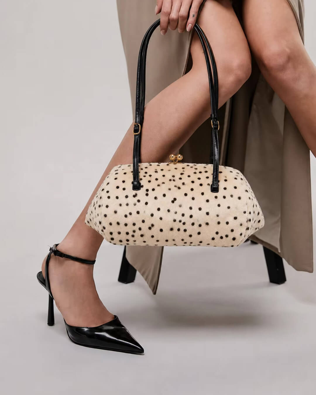 Lexi Leopard Faux Fur Shoulder Bag in beige – styled look