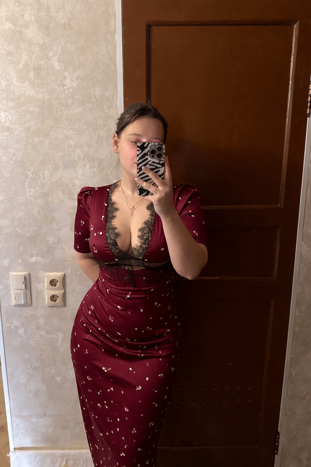 Vestido de encaje con mangas abullonadas Adrija