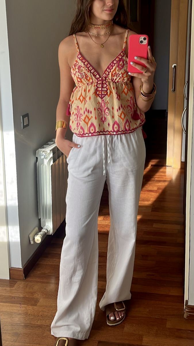 Top de tirantes Agrafena con bordado, estilo boho y lazos con borlas