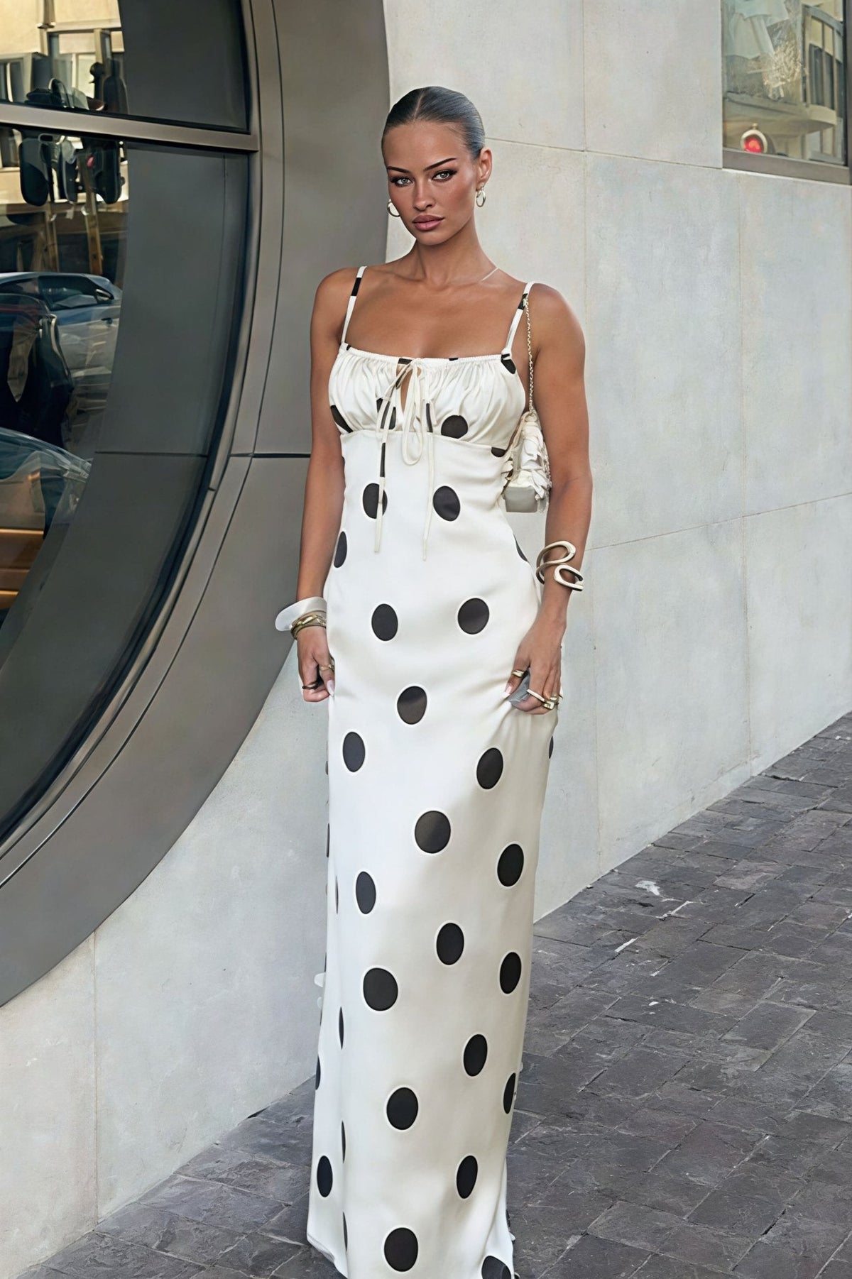 Vestido largo de satén con lunares y acabado mate Ailbhe