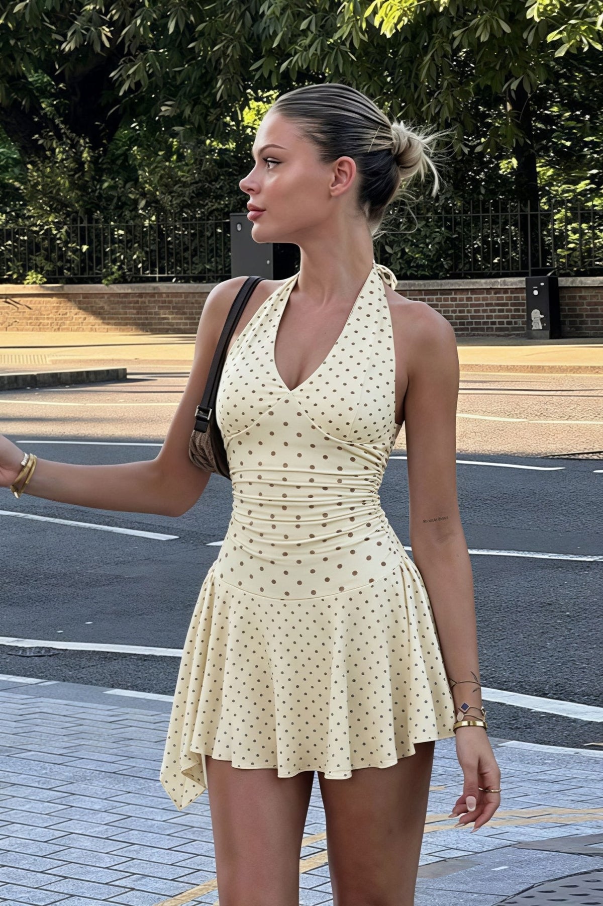 Vestido corto halter Ailen con lunares