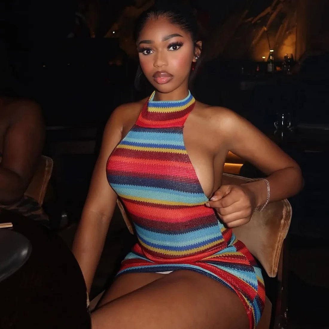 Vestido ajustado de punto a rayas con cuello halter Aireste