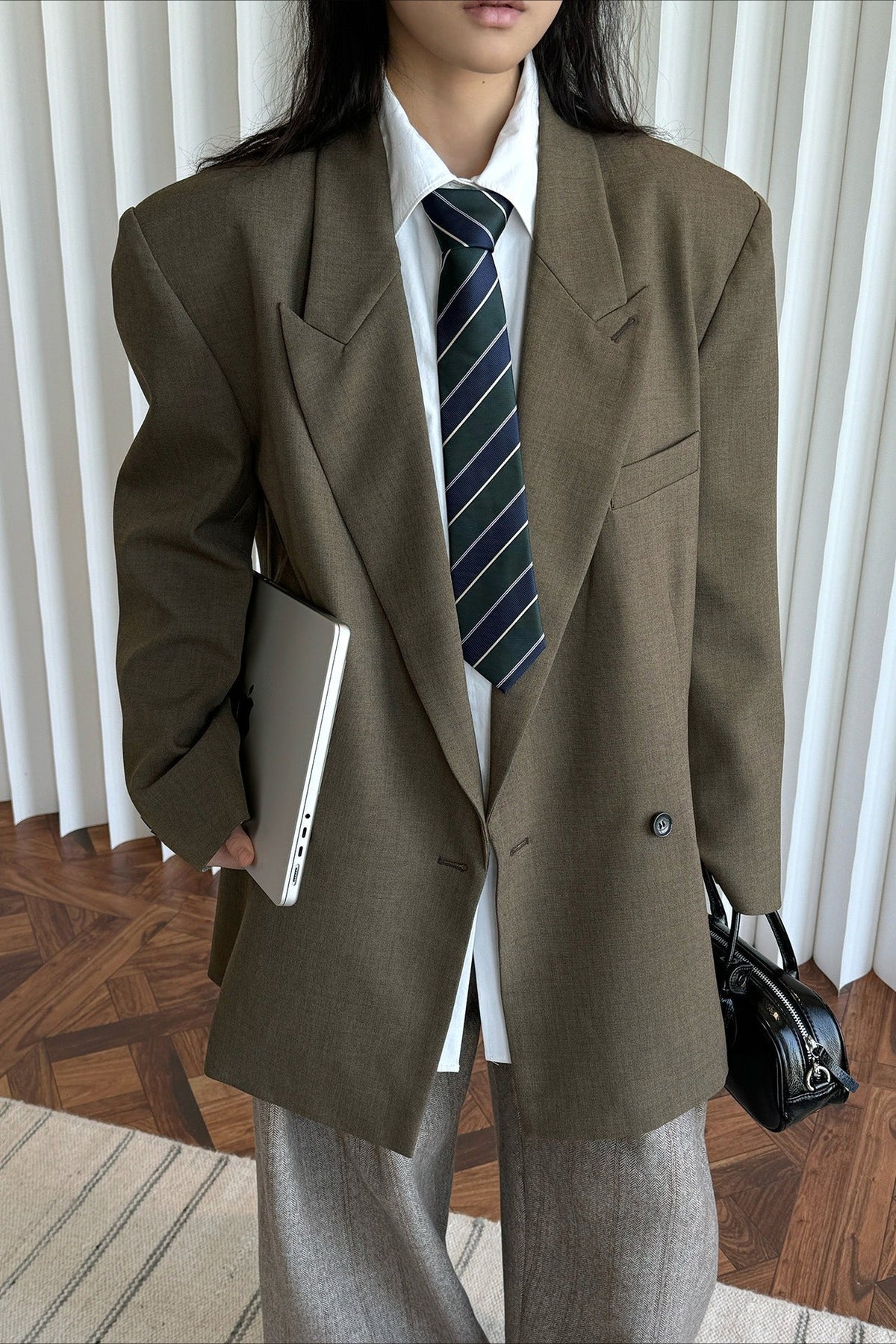 Blazer de hombros estructurados Akira