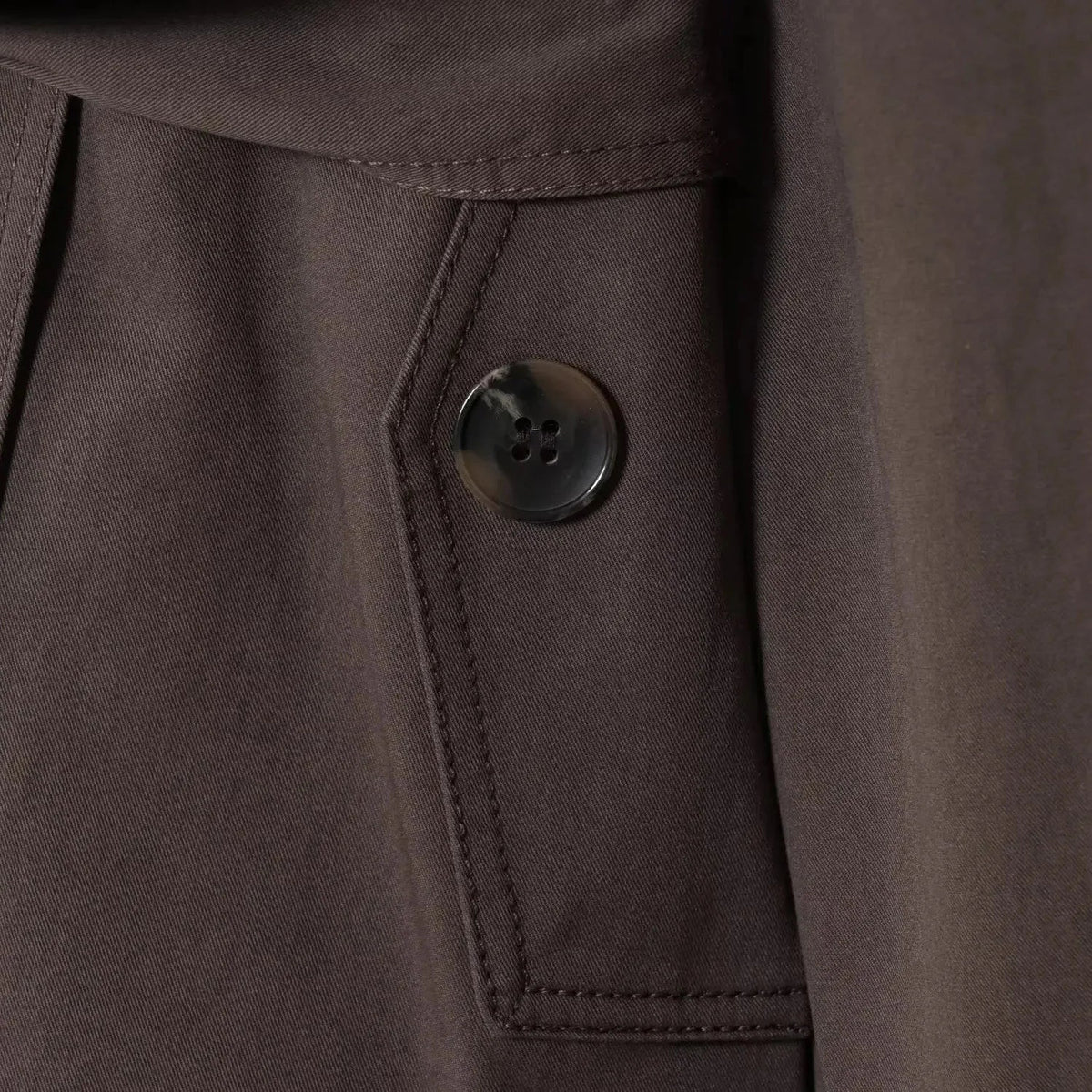 Gabardina corta Alianna con cinturón