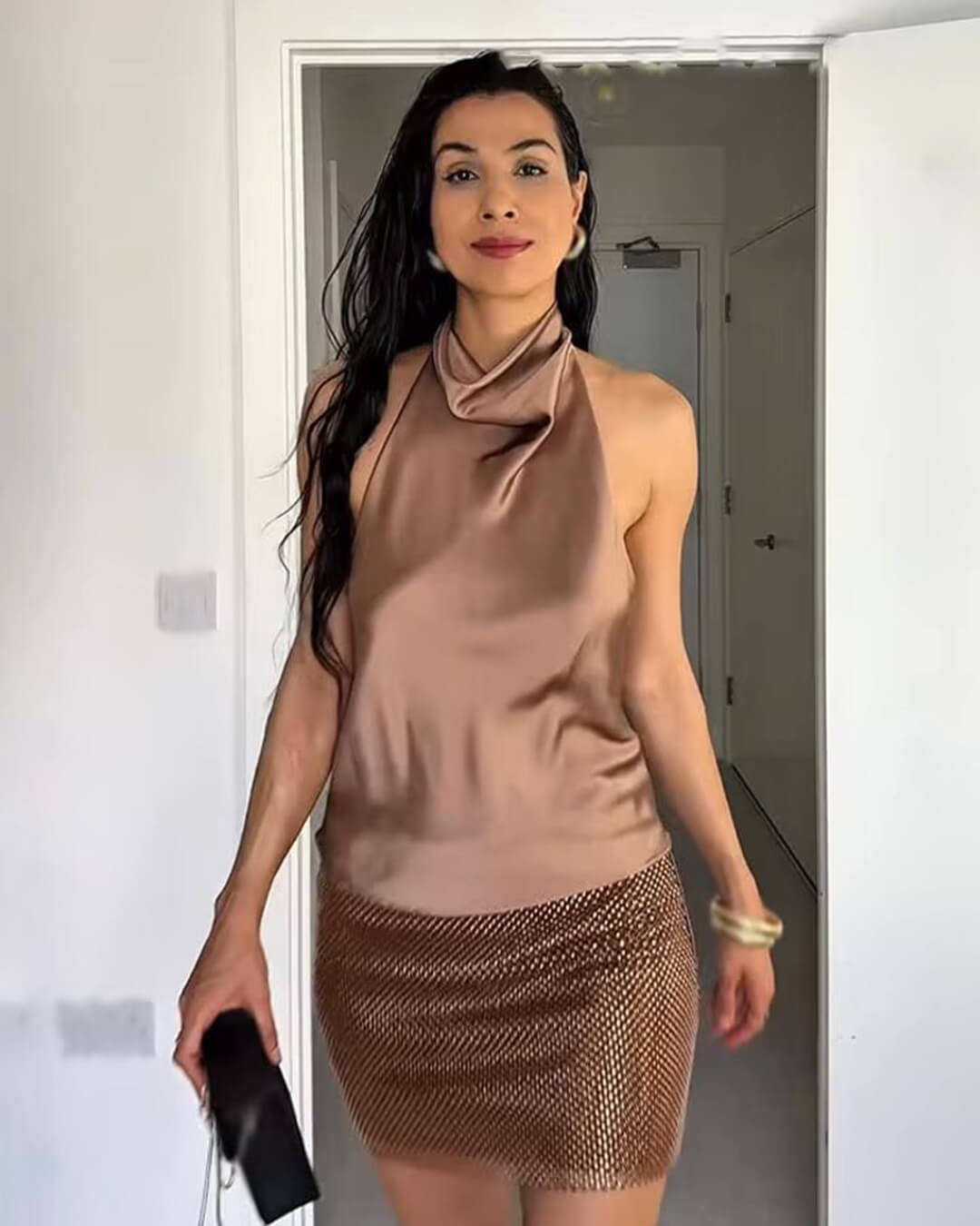 Top de satén halter con espalda descubierta Anastasia