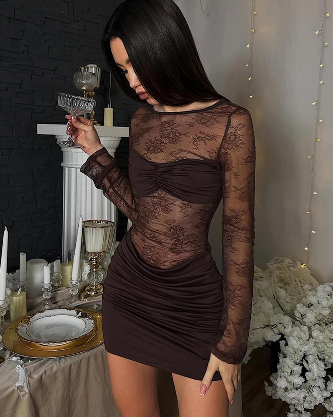 Minivestido de encaje sin espalda Angela