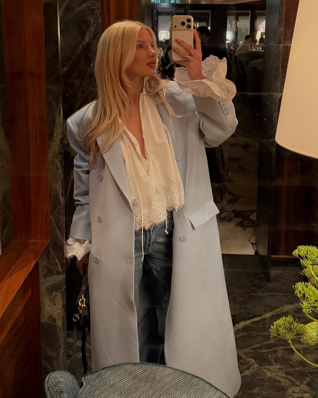Blusa con bordado y ribete de encaje Annie