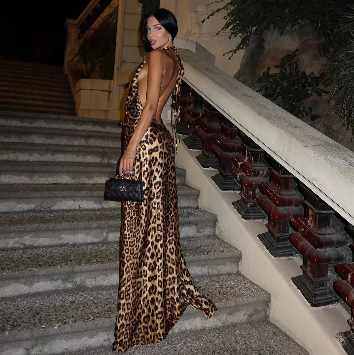 Maxivestido halter sin espalda con estampado de leopardo Anya