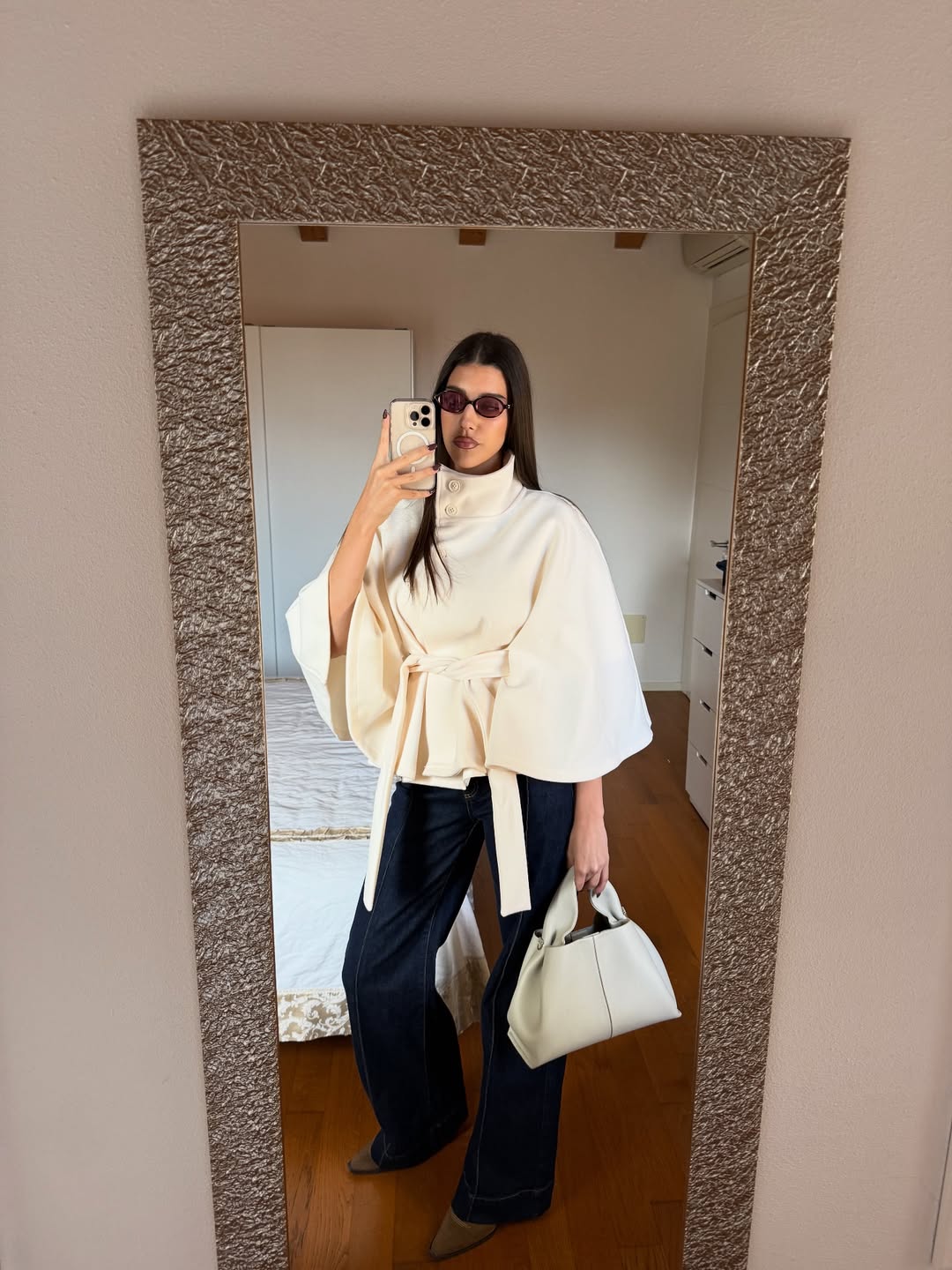 Chaqueta capa elegante Arianne con cuello alto y cinturón