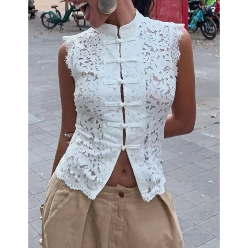 Blusa Beatrix de encaje semitransparente con cuello mao