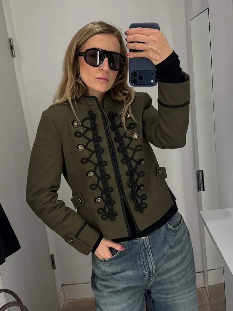 Chaqueta napoleón Becky con hebilla de nudo de cuerda