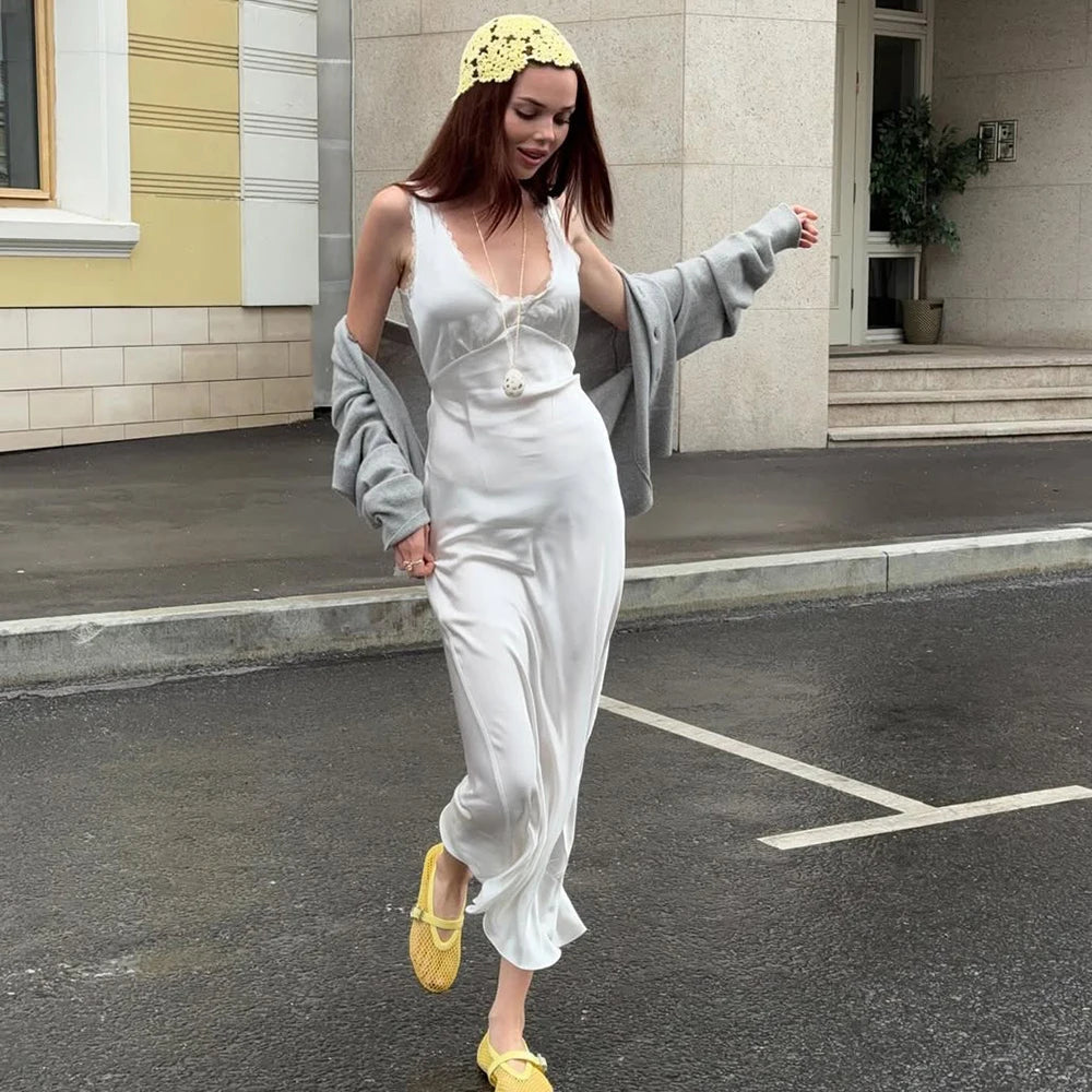 Vestido midi de satén con escote pronunciado Bellina