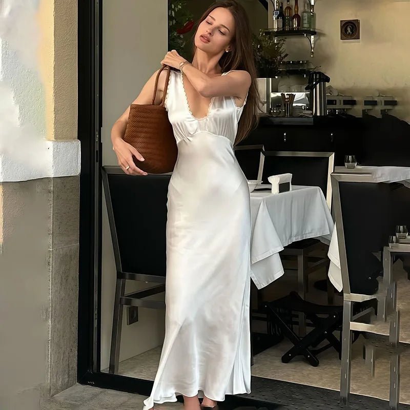 Vestido midi de satén con escote pronunciado Bellina