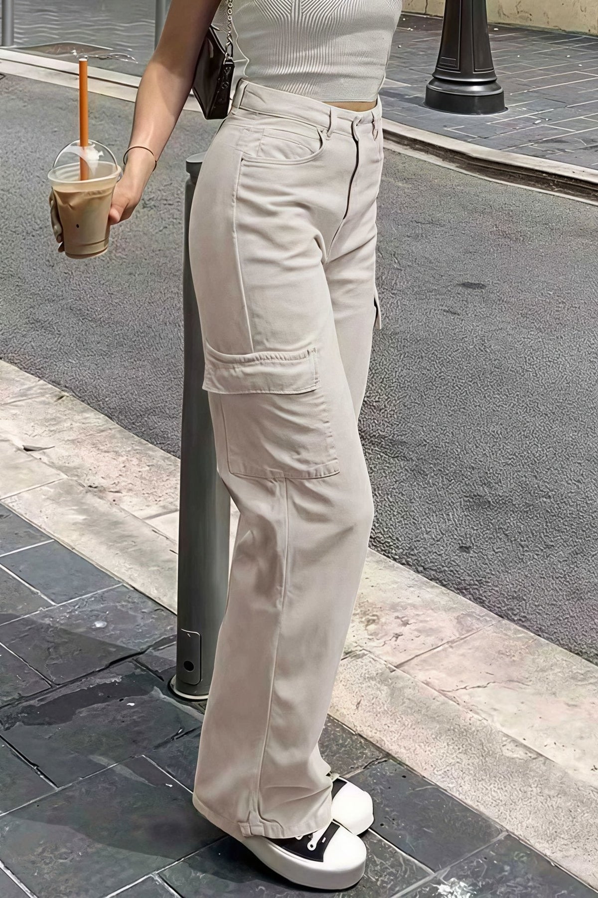 Pantalones rectos cargo Bianca con bolsillos