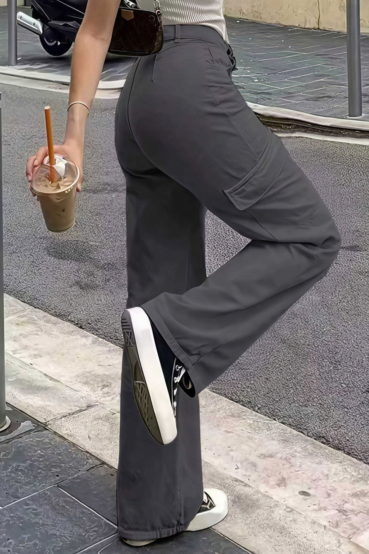 Pantalones rectos cargo Bianca con bolsillos