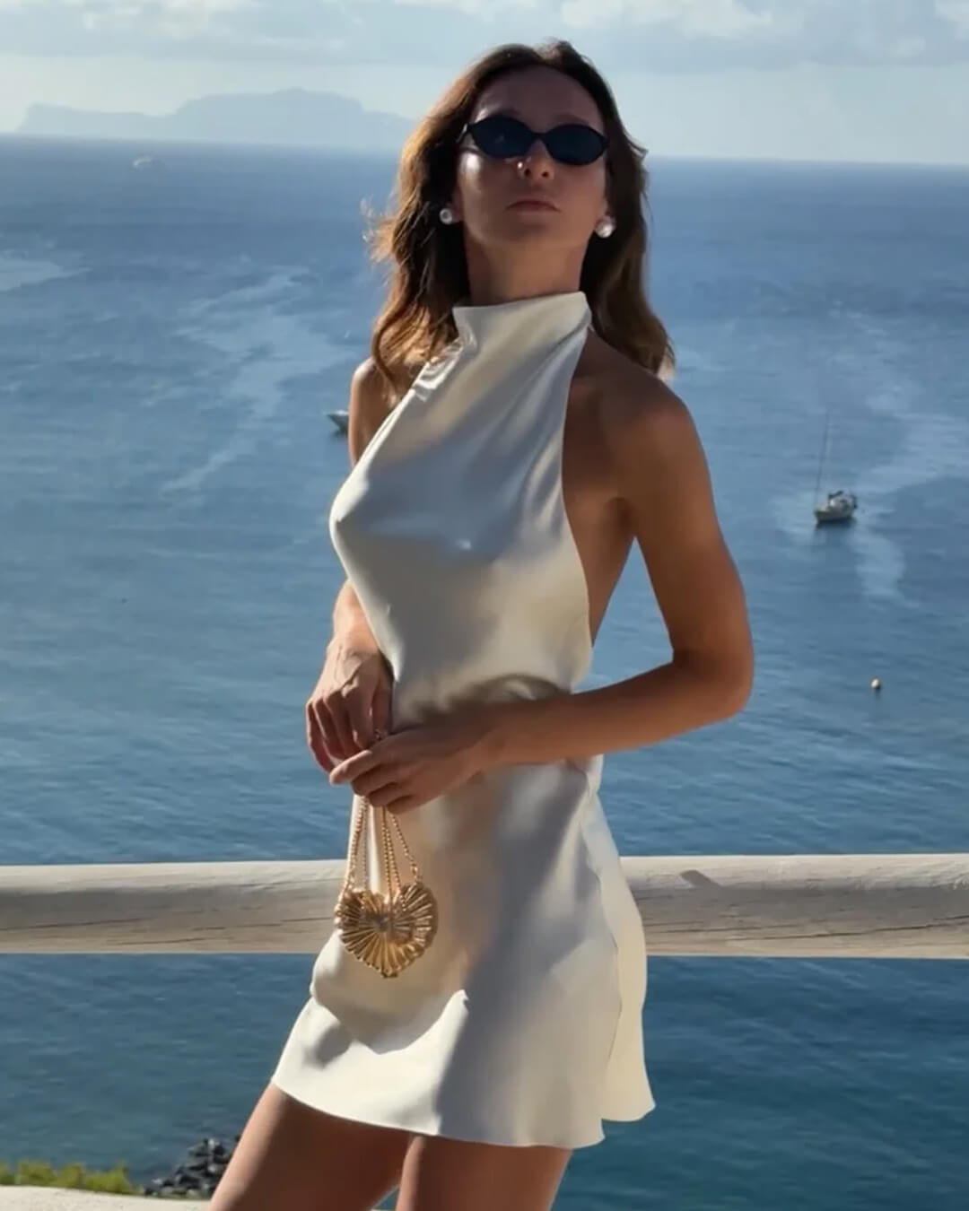 Minivestido satinado con espalda descubierta Bianca
