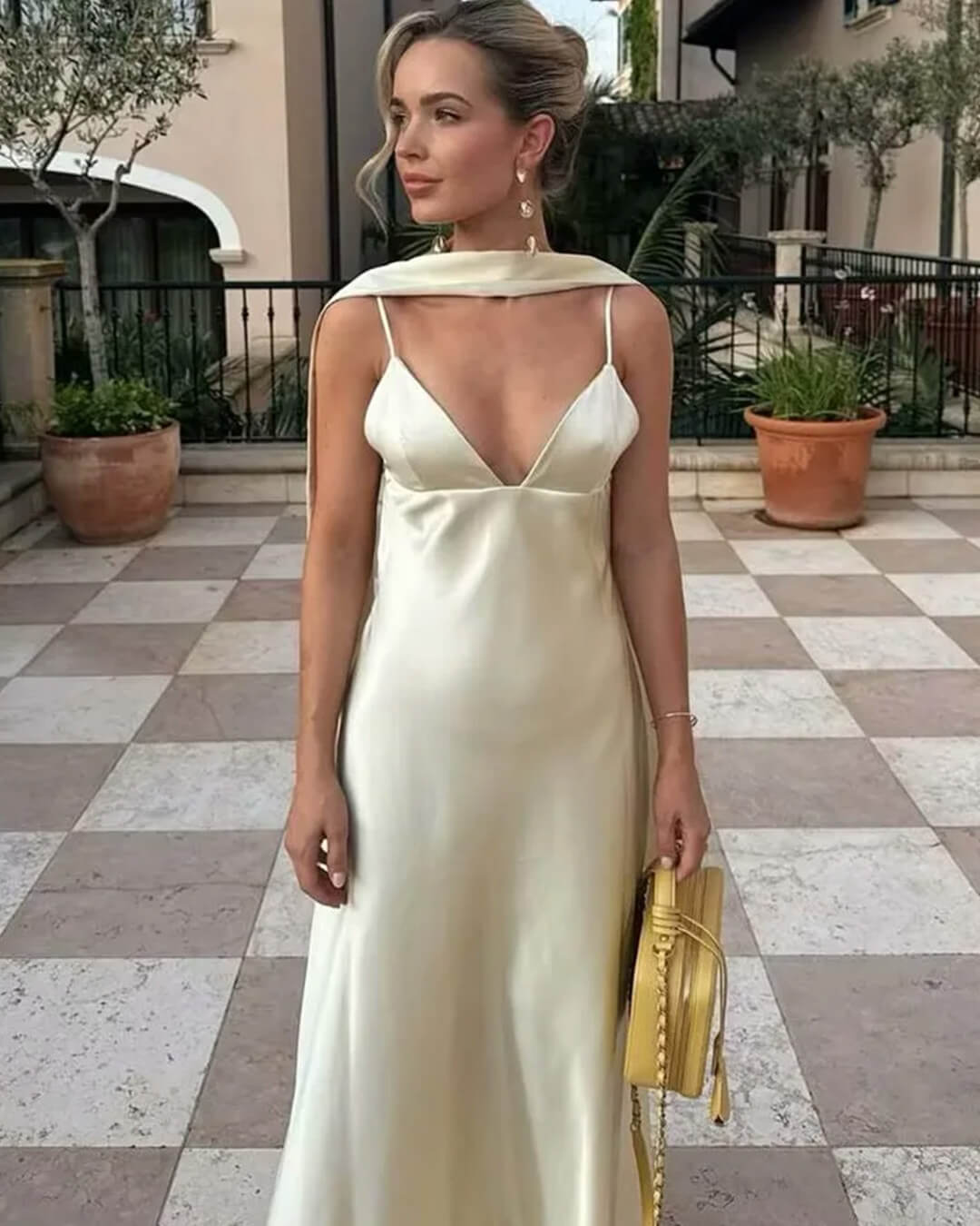 Vestido largo de satén Bianca con pañuelo