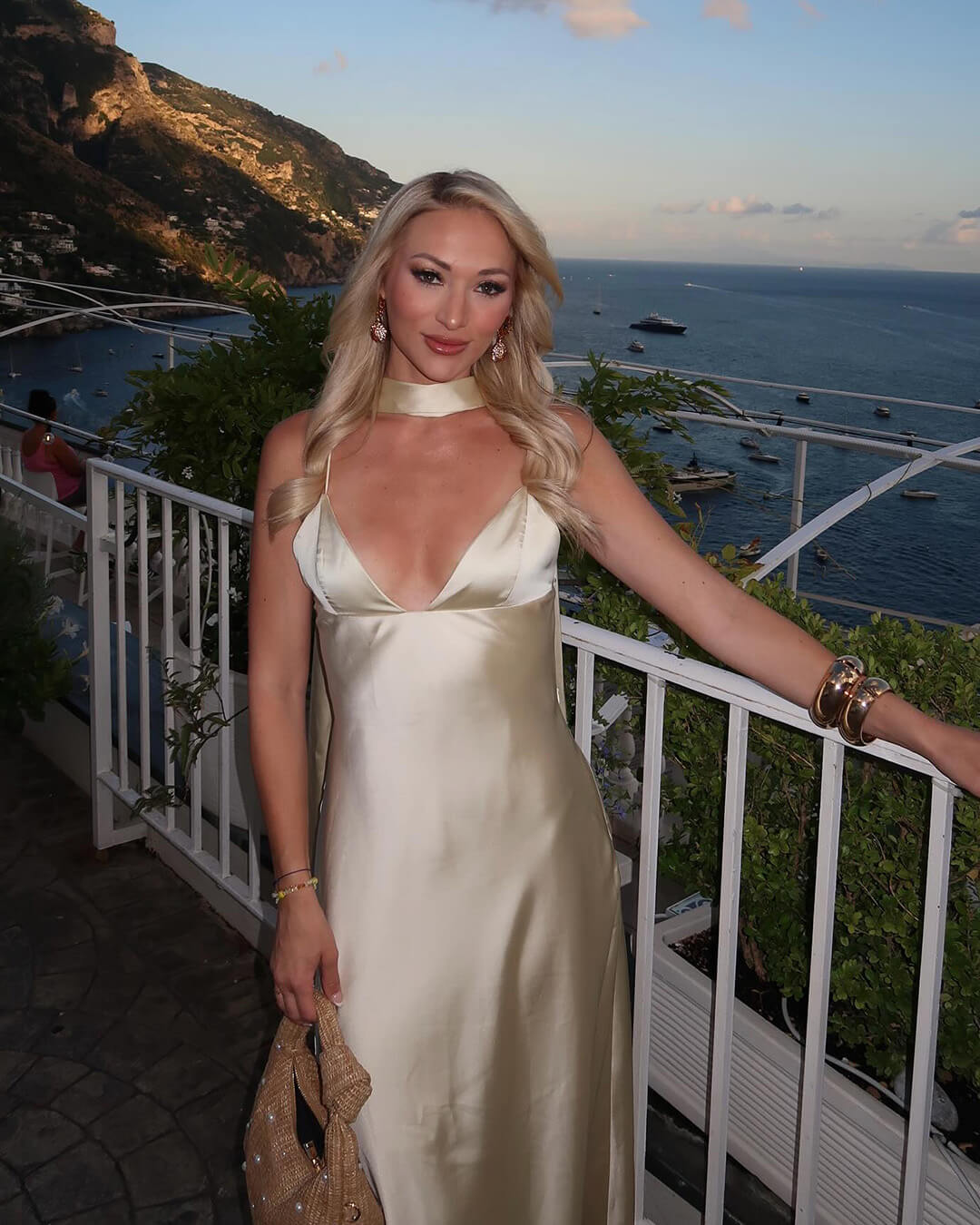 Vestido largo de satén Bianca con pañuelo
