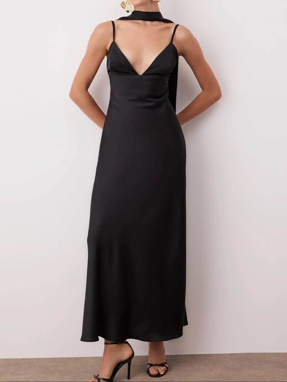 Vestido largo de satén Bianca con pañuelo