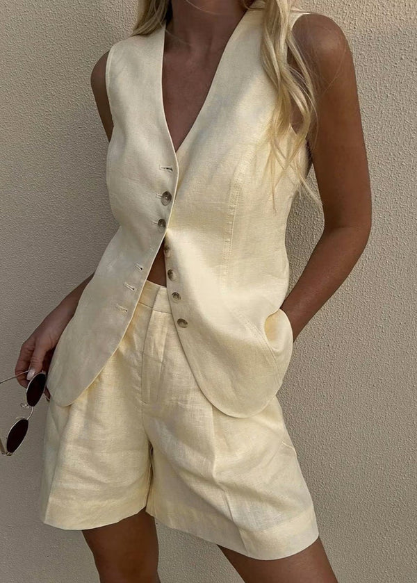 Conjunto de chaleco entallado y shorts Bianca
