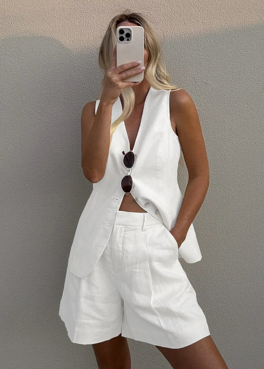 Conjunto de chaleco entallado y shorts Bianca