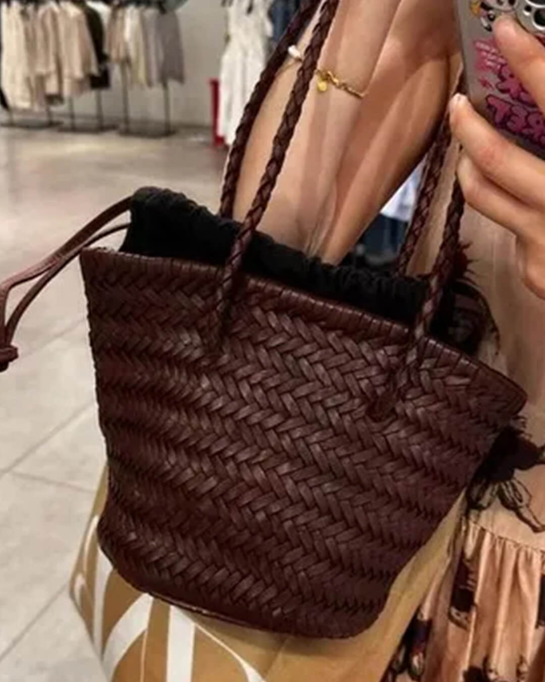 Bolso de hombro Blair tipo cubo trenzado