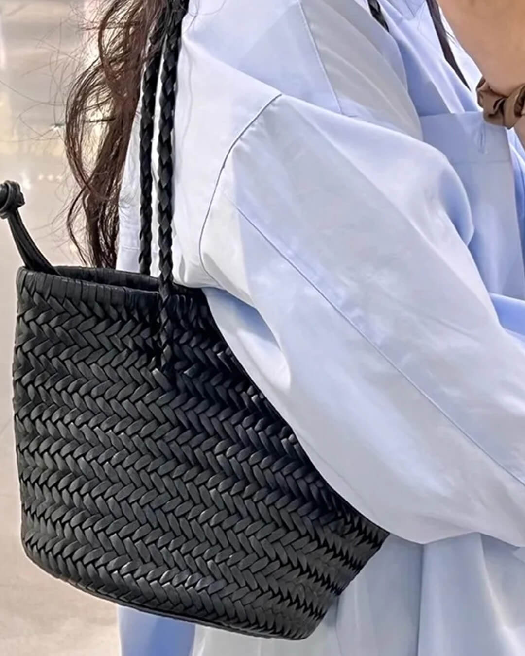 Bolso de hombro Blair tipo cubo trenzado