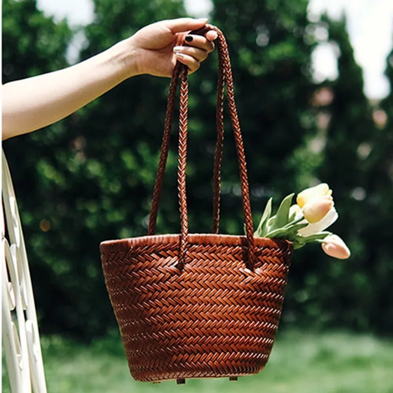 Bolso de hombro Blair tipo cubo trenzado