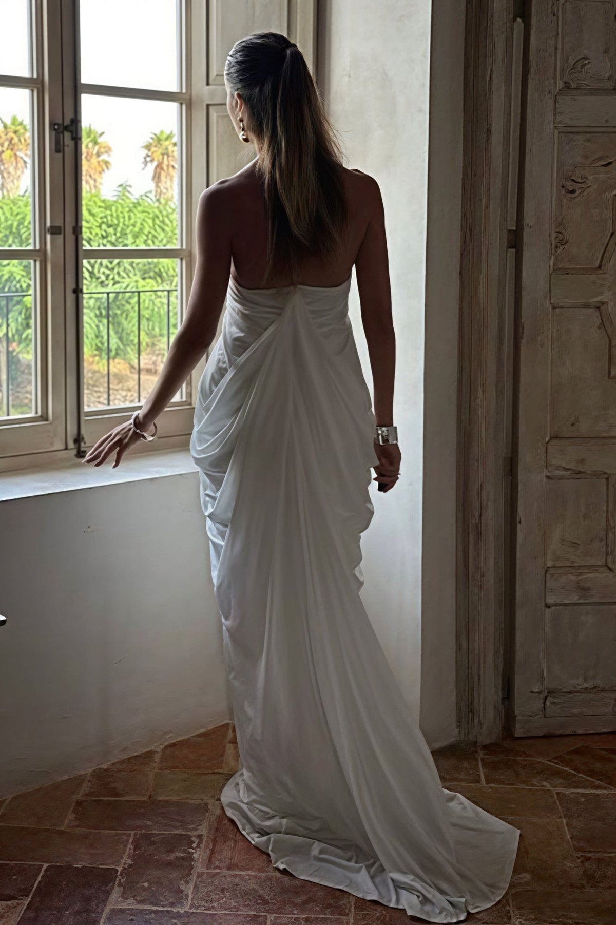 Vestido largo de tul con escote halter y volantes Calliope