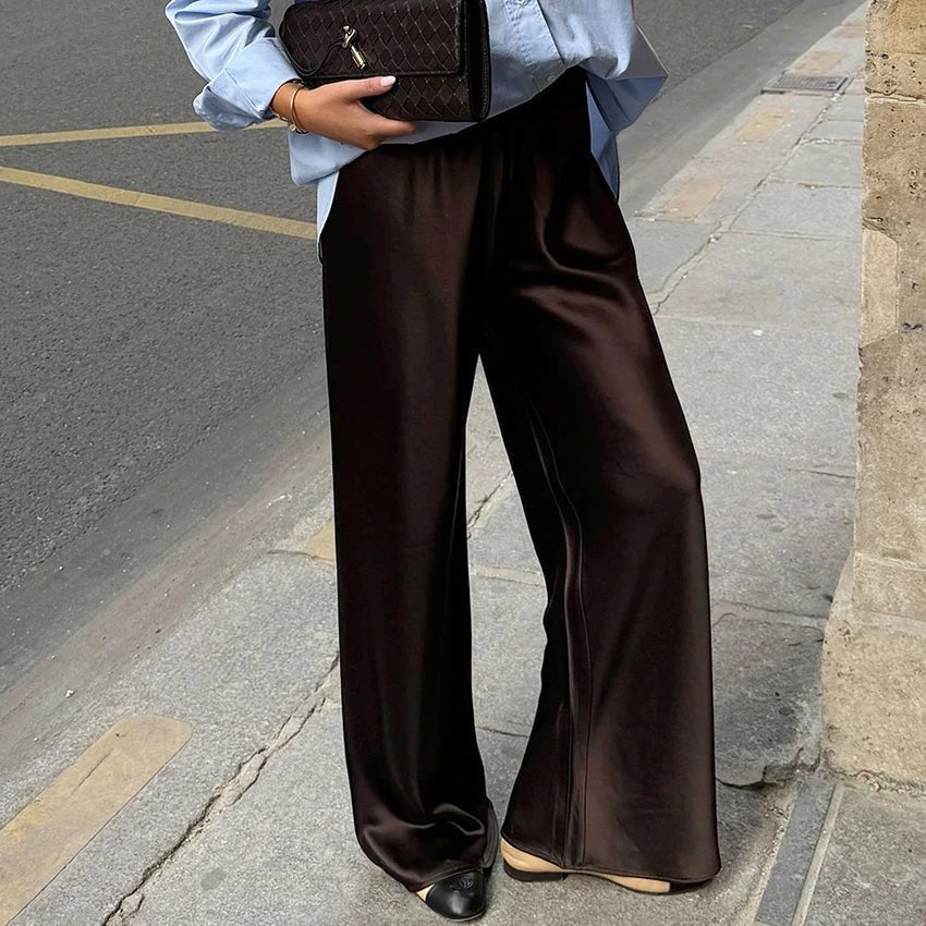 Pantalones Cameron de pierna acampanada y satén