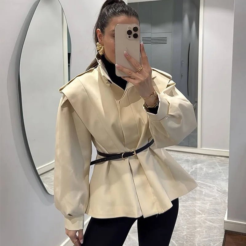 Gabardina corta con cinturón Camille