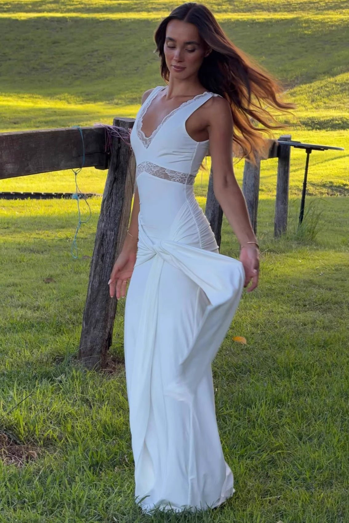 Vestido largo Carmela con panel de encaje y tirantes ajustables