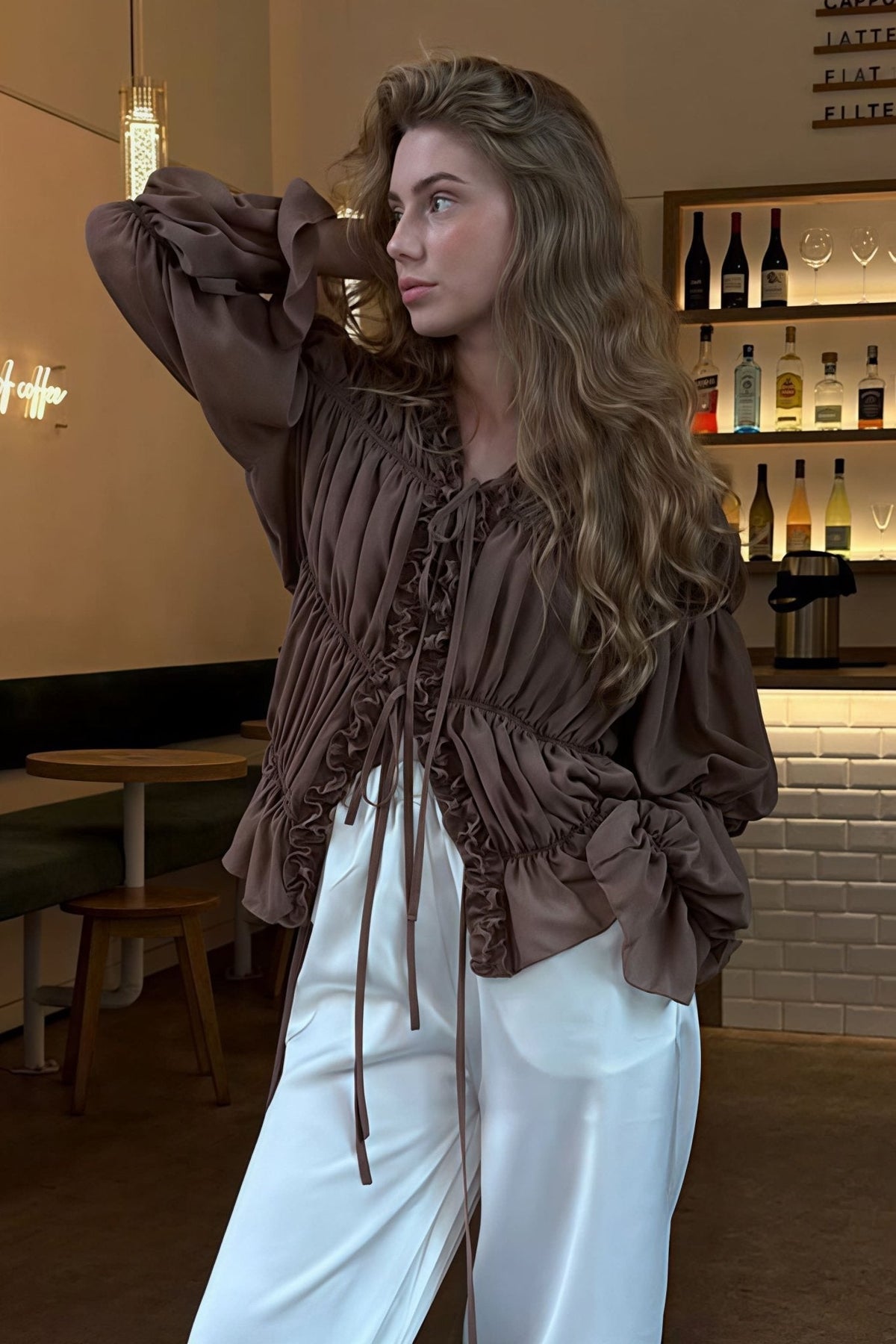 Blusa Carmen con frunces, volantes y lazo