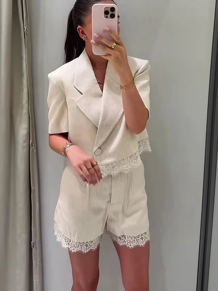 Conjunto corto de dos piezas con detalles de encaje Celeste