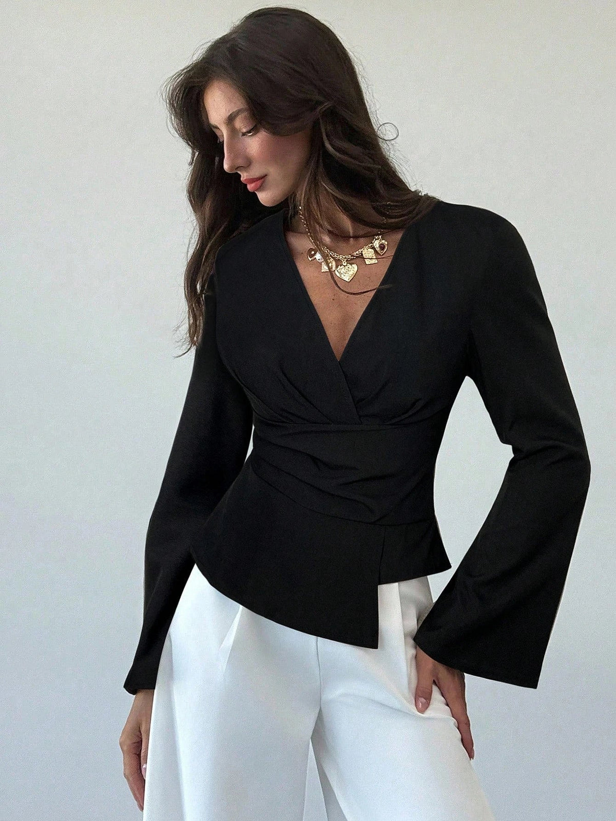 Blusa con mangas acampanadas asimétricas Chantelle