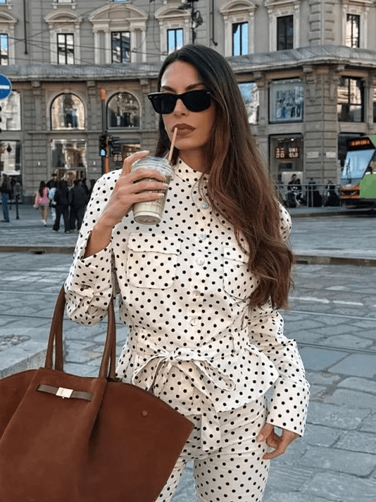Conjunto de chaqueta y pantalón capri de lunares Cherry