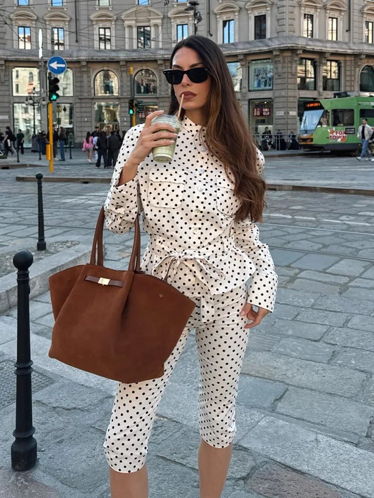 Conjunto de chaqueta y pantalón capri de lunares Cherry
