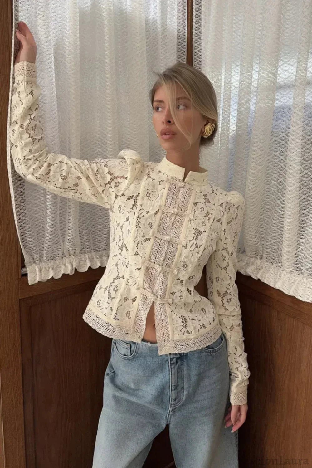 Blusa elegante de encaje Claire