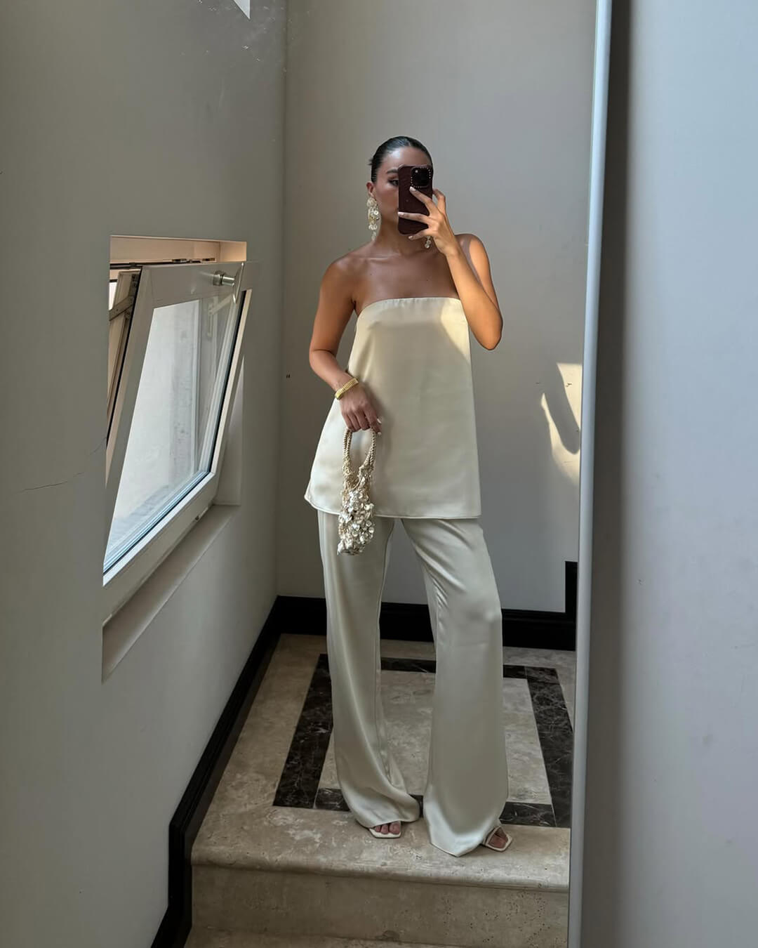 Traje de pantalón de satén Claudine con top bandeau