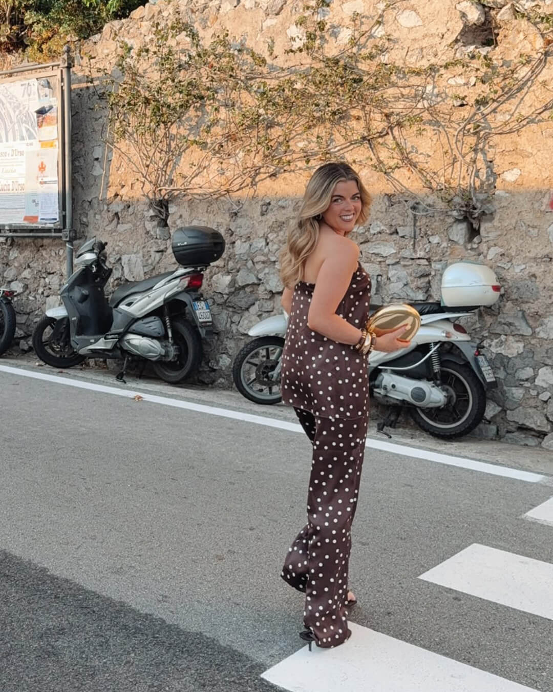 Traje de pantalón de satén Claudine con top bandeau