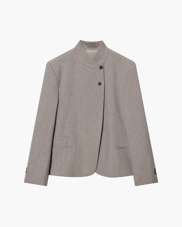 Blazer Cleo con cuello alto y cierre de botones