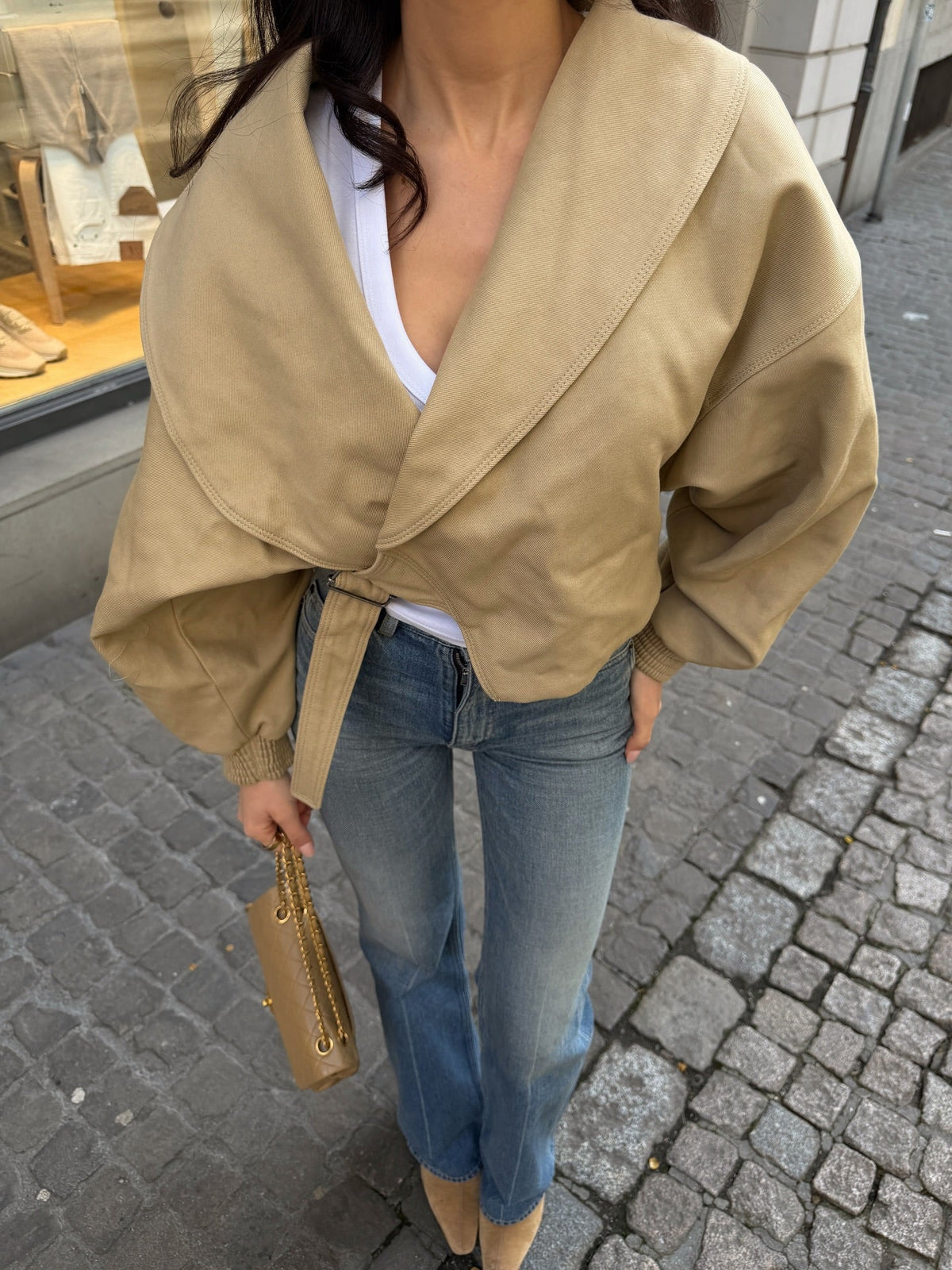 Abrigo Courtney con solapas y cintura elástica