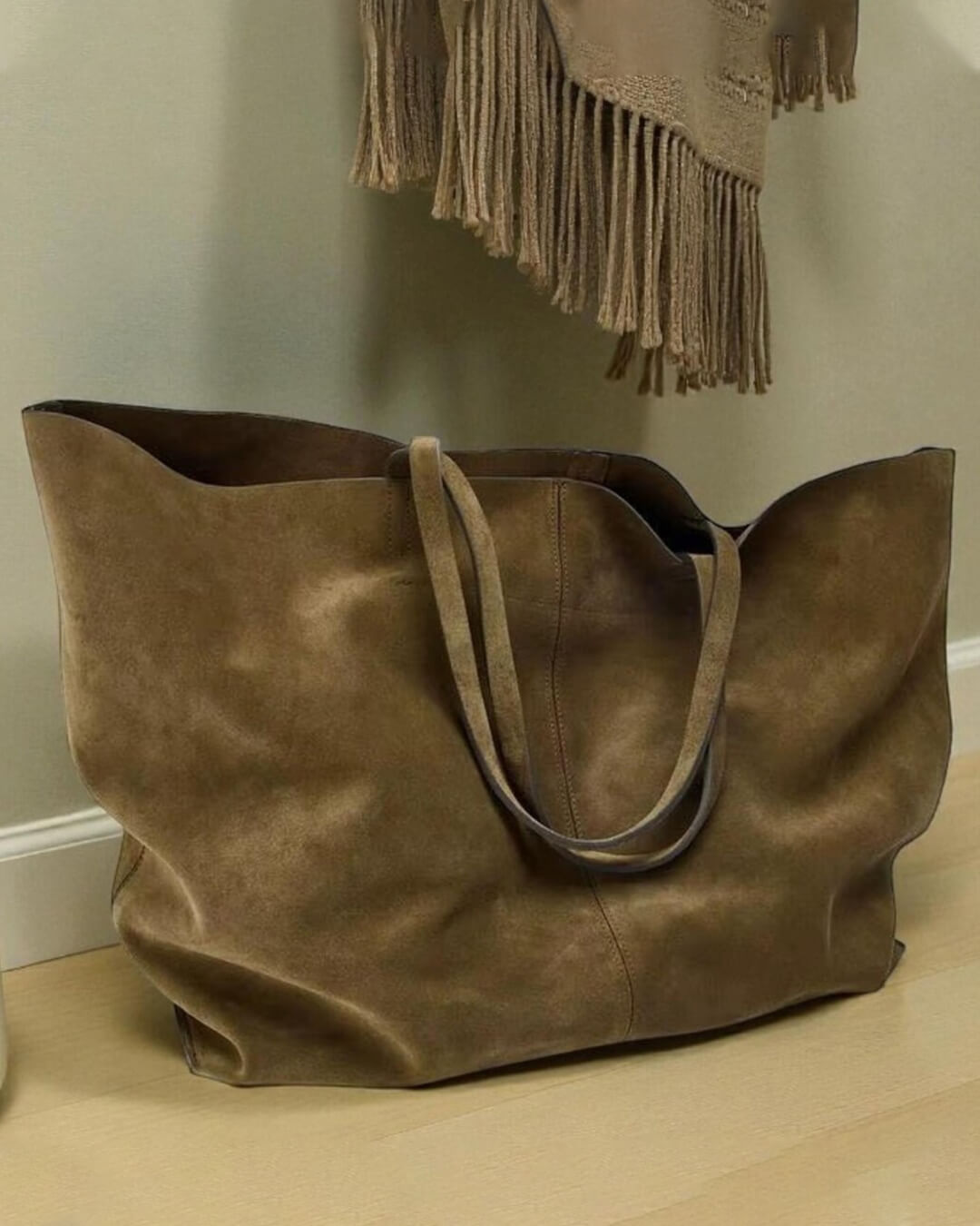 Bolso tote grande de ante Cynthia