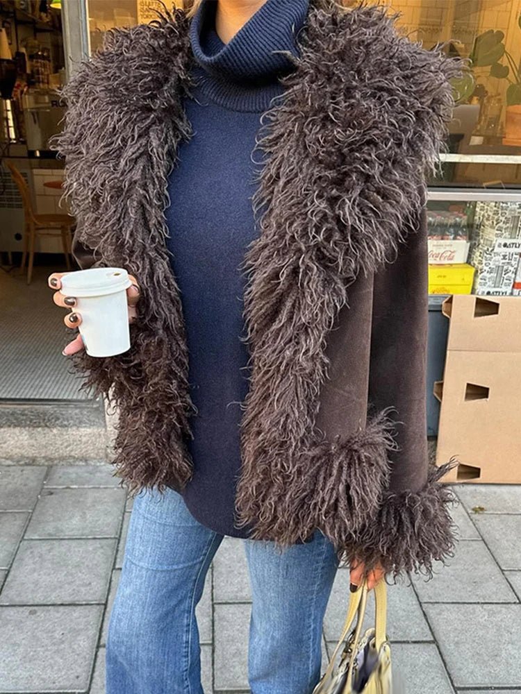 Abrigo Daisy de piel sintética suave