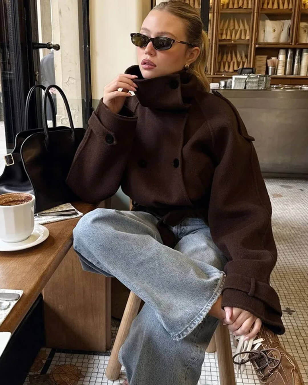 Gabardina corta Debbie con cuello mao