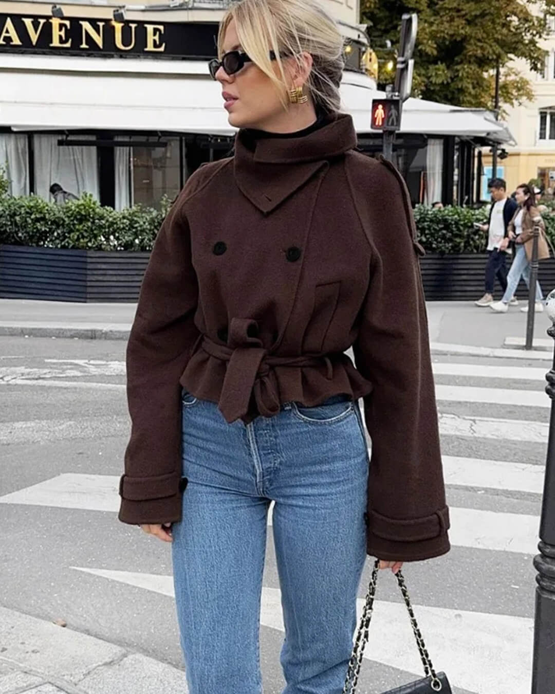 Gabardina corta Debbie con cuello mao