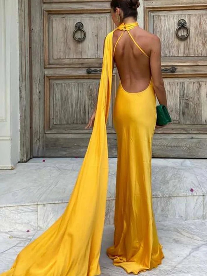 Vestido de noche Demetra de satén, halter y con espalda descubierta