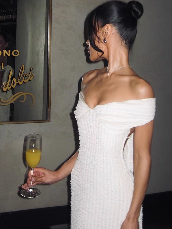 Vestido largo Elaine con hombros descubiertos y lazo en la espalda
