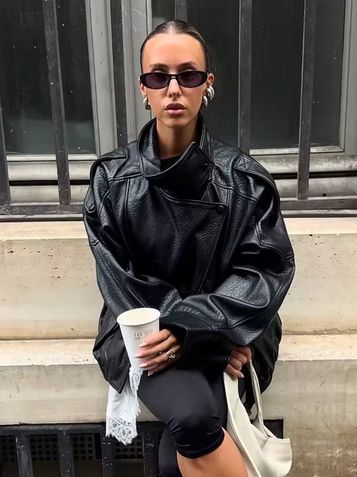 Chaqueta asimétrica con botones y bolsillos Elena