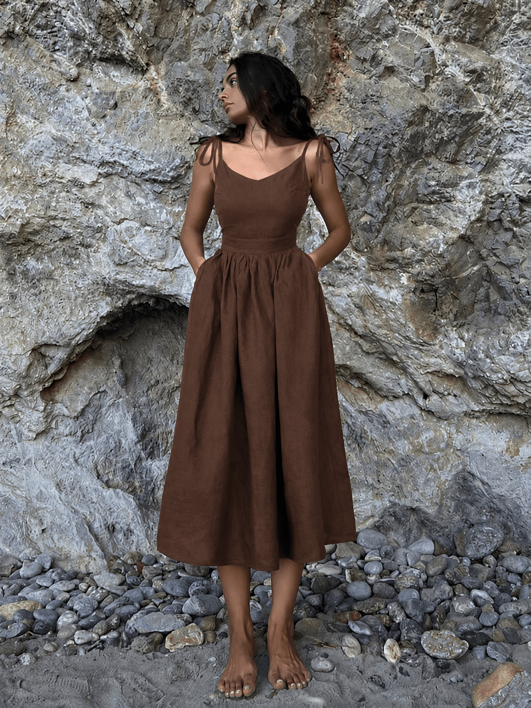 Vestido midi Elisabeta sin espalda y con tirantes anudables
